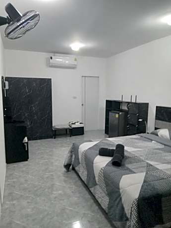 Queen Room with Pool View