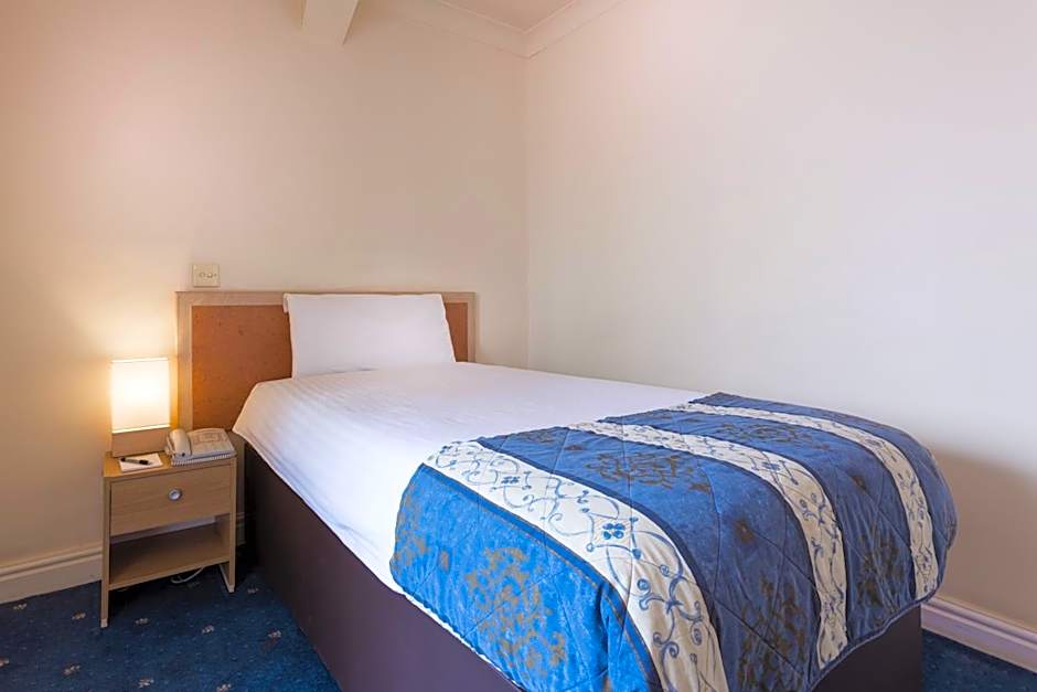 Photo 1 of 4 of Single Room