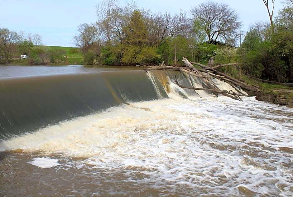 Travelodge by Wyndham Water's Edge Hotel - Racine