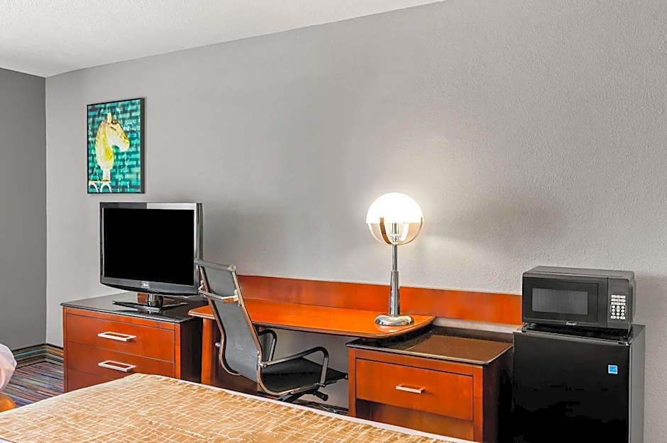 Travelodge by Wyndham Bloomington