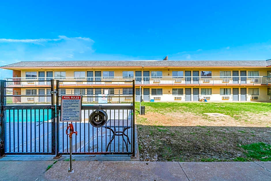 Castle Inn & Suites By OYO Chickasha