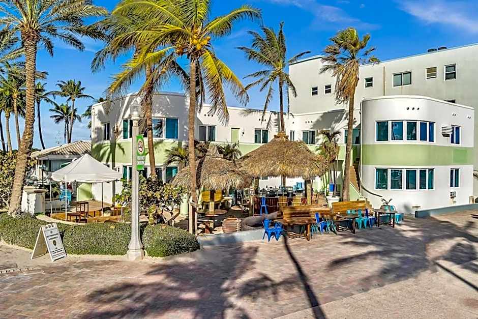 Panoramic beachfront Suite