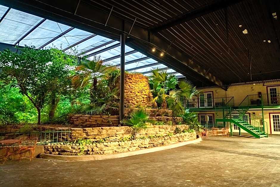 Family Garden Inn & Suites