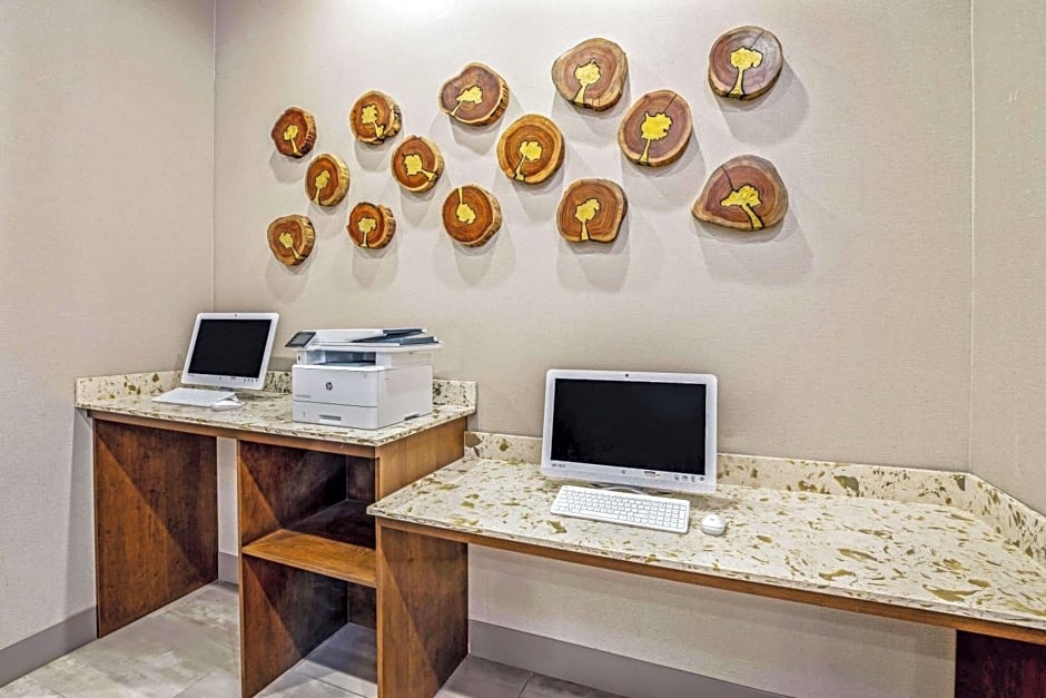 La Quinta Inn & Suites by Wyndham Waco Downtown - Baylor