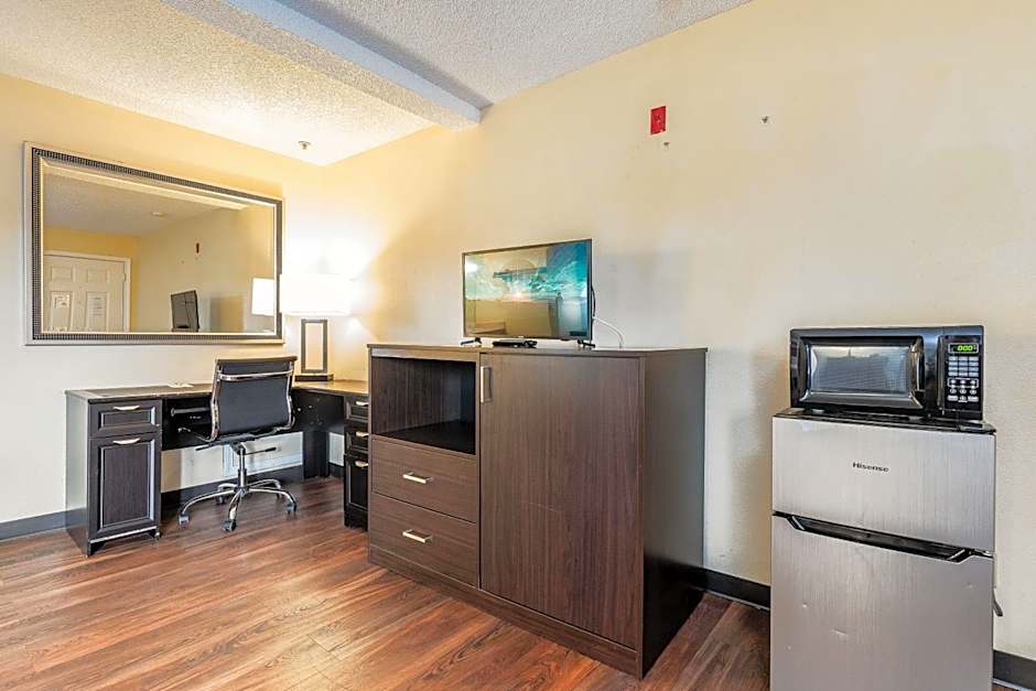 Days Inn by Wyndham Federal Way