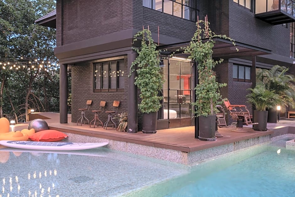 Phrip Phri Luxury Pool Villas