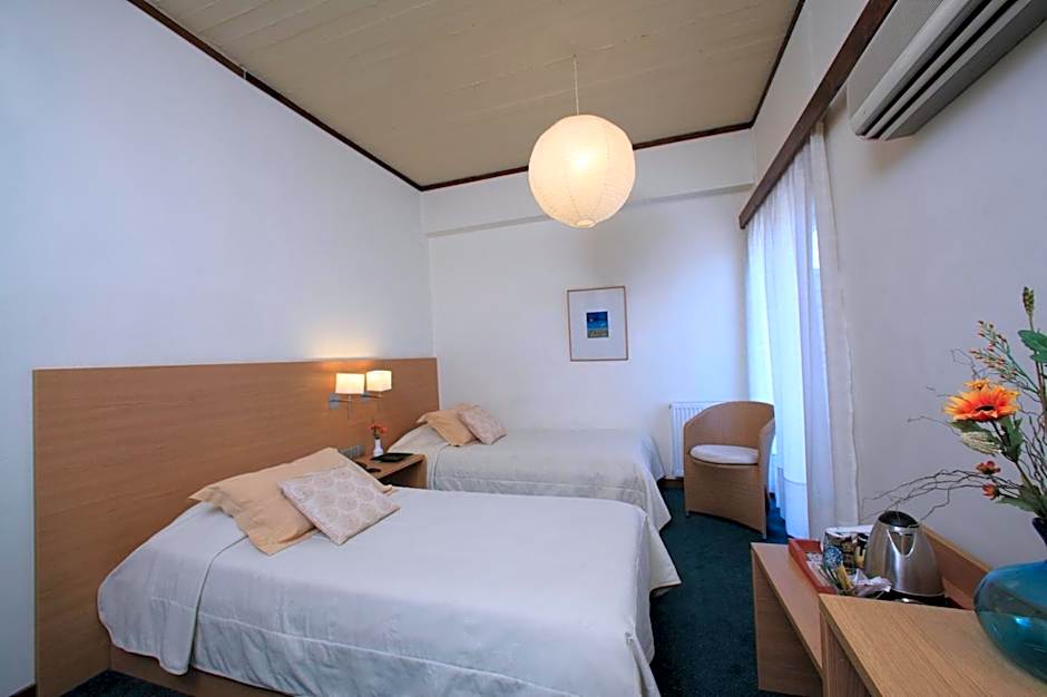 Photo 1 of 5 of Single Room