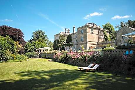 Burleigh Court Hotel