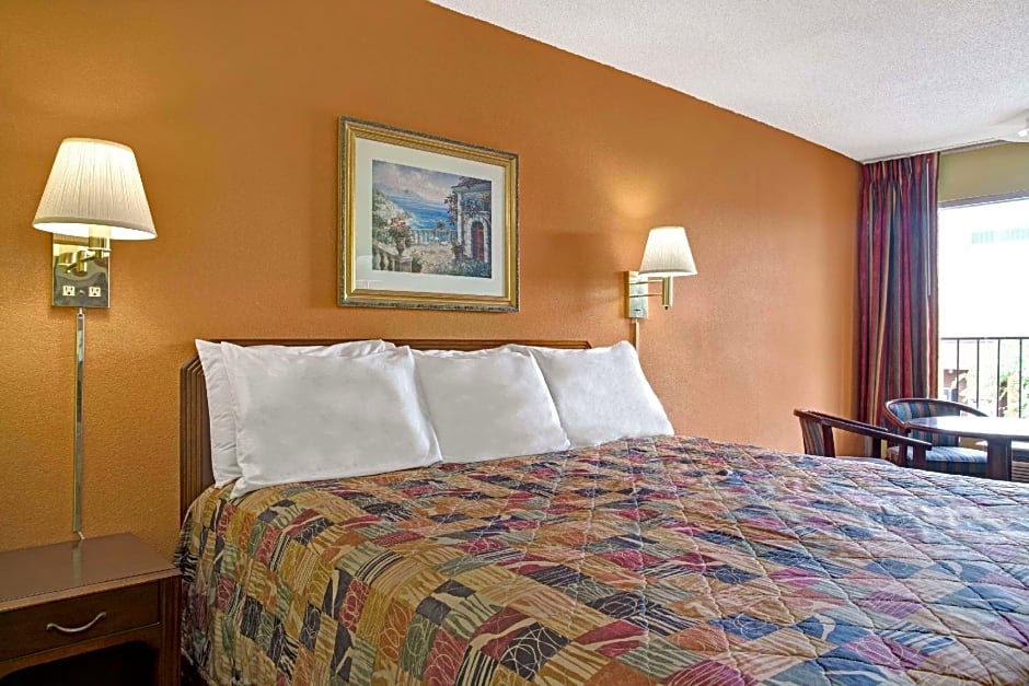 Days Inn by Wyndham Benson