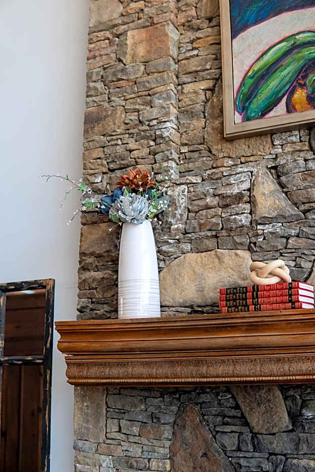 Inn at Crestwood