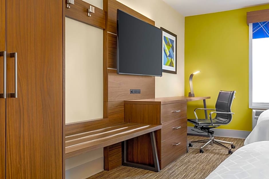 Holiday Inn Express & Suites Philadelphia - Mt. Laurel By IHG