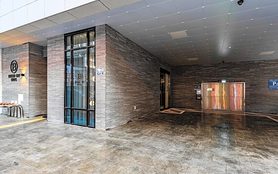 Brown-Dot Hotel Deokcheon