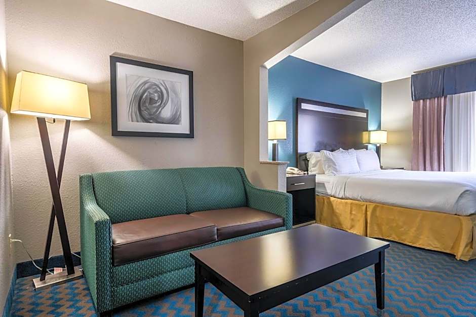 HOLIDAY INN EXPRESS & SUITES ROANOKE RAPIDS By IHG