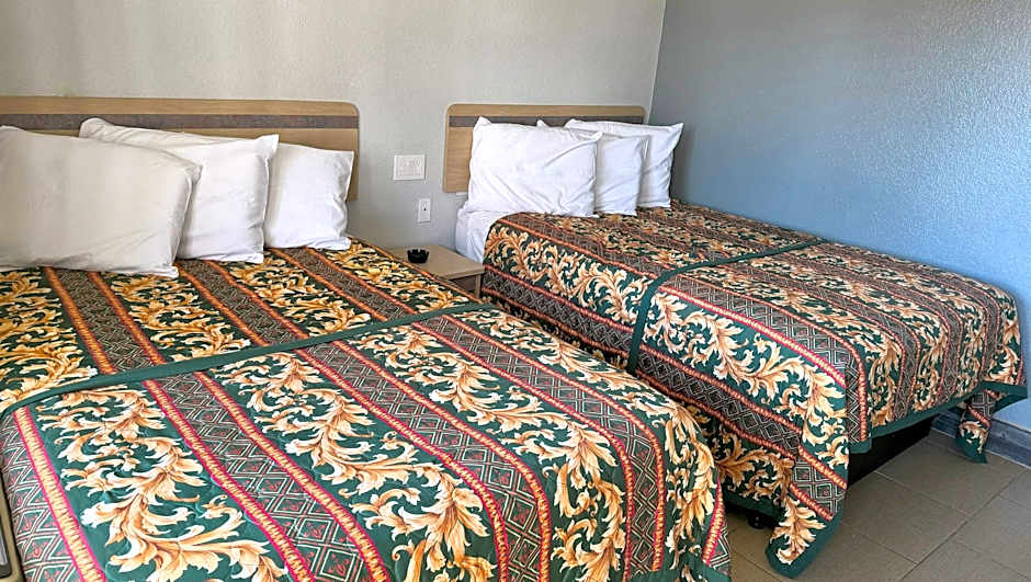 Photo 1 of 4 of 2 Double Beds, Smoking