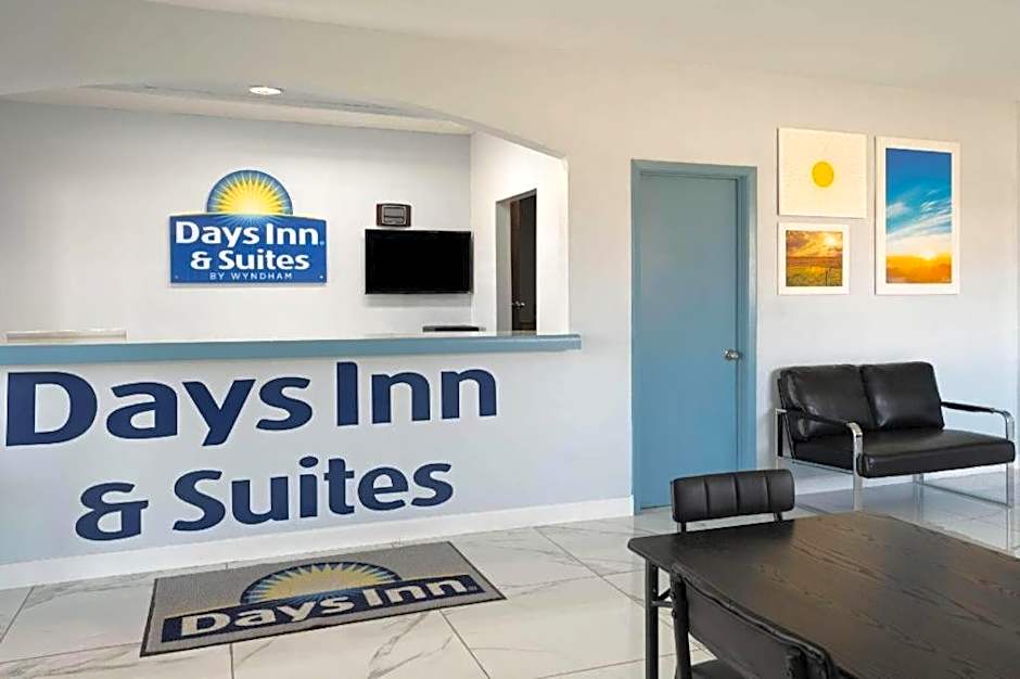 Days Inn & Suites by Wyndham Byram