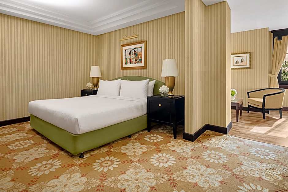 Junior 1 Bedroom 1 King Bed Suite — 3 fotoğraftan 1. fotoğraf