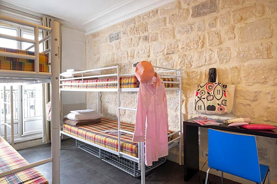 Le Regent Montmartre by Hiphophostels