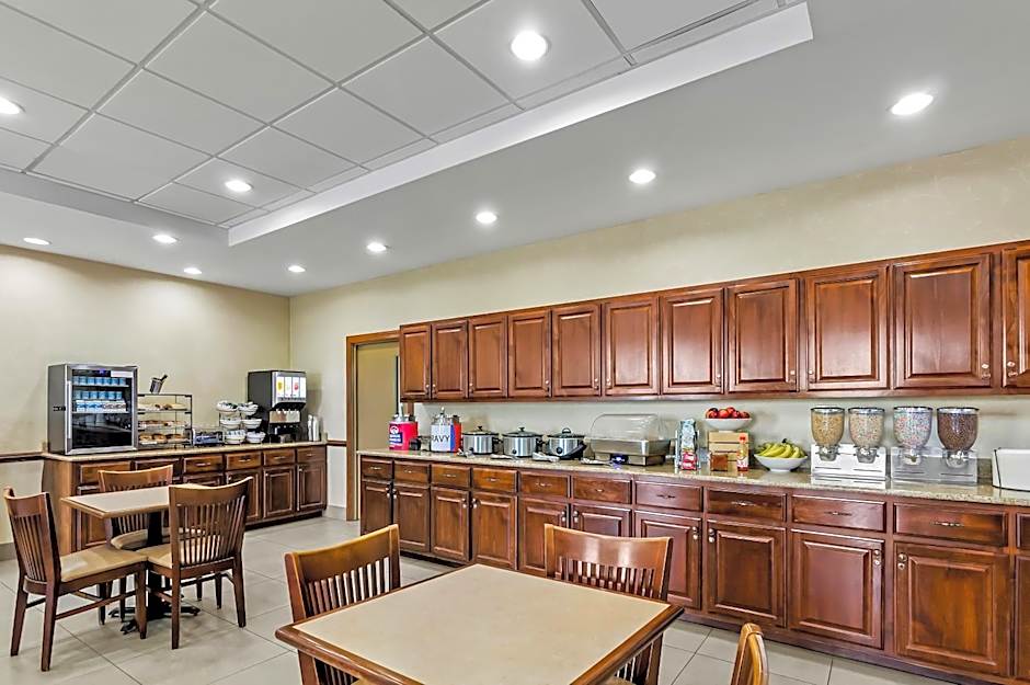 Country Inn & Suites by Radisson, Princeton, WV