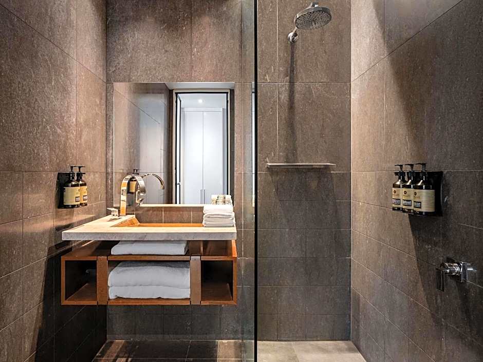 Peppers Gallery Hotel