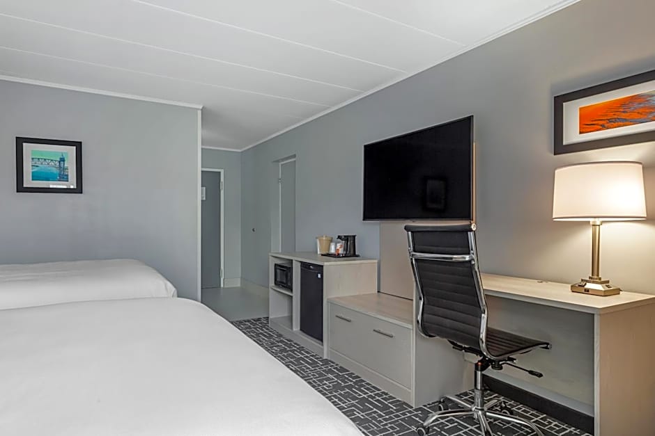 Photo 1 of 2 of 2 Queen Beds, Pet-Friendly