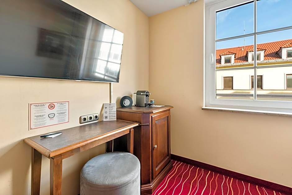 Kings Hotel First Class