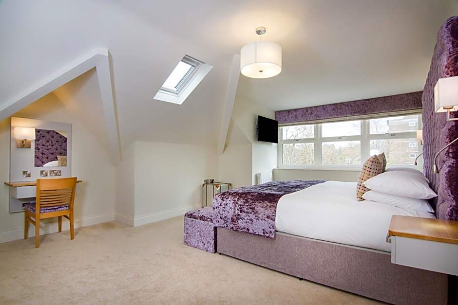 White Hart Hotel & Apartments