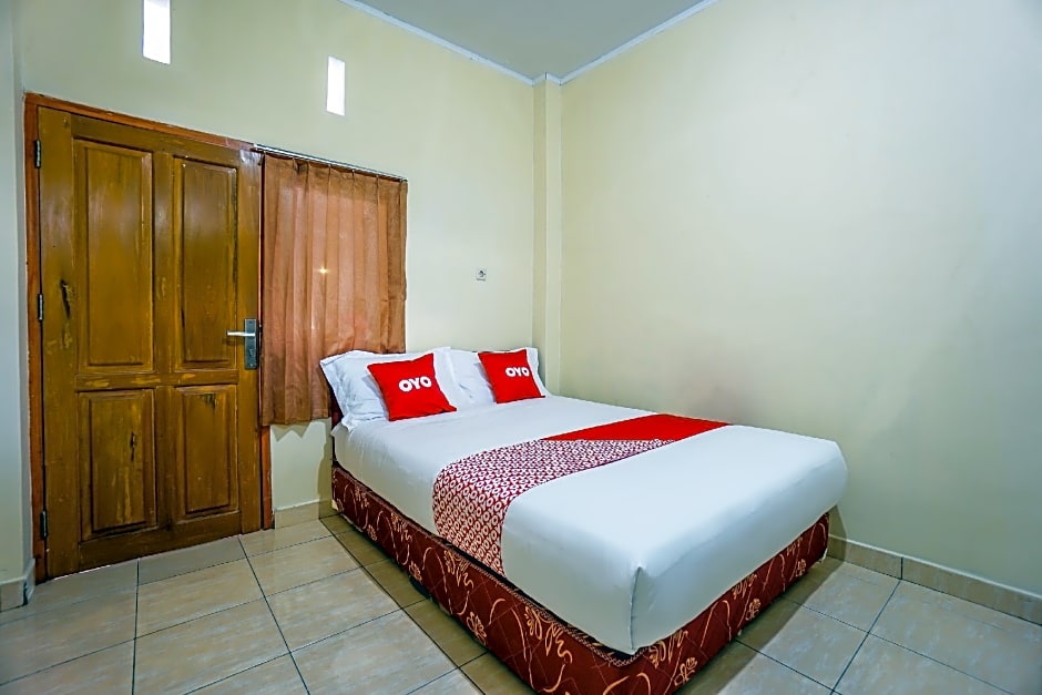 OYO 1720 A2b Residence