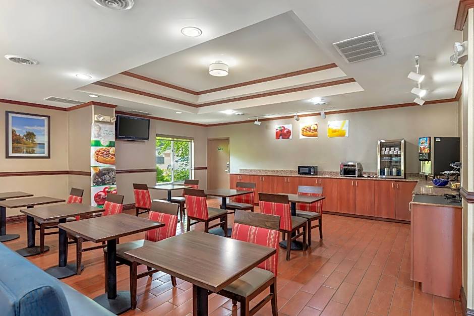 Quality Inn & Suites Ann Arbor Hwy 23