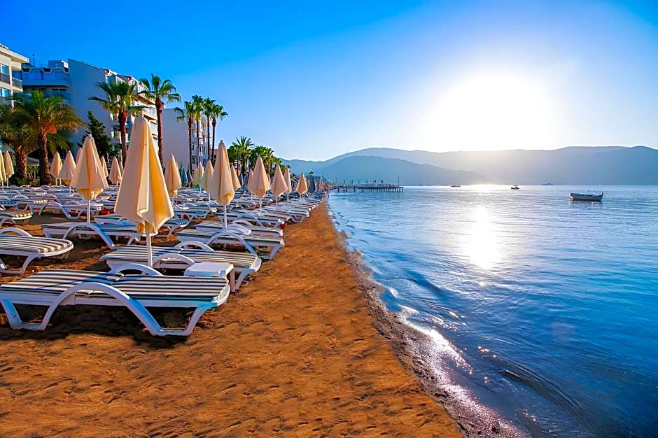 Aurasia Deluxe Hotel