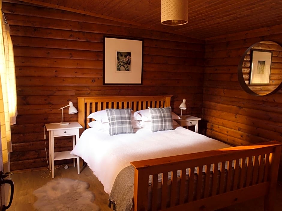 Hillside Log cabin, Ardoch Lodge, Strathyre