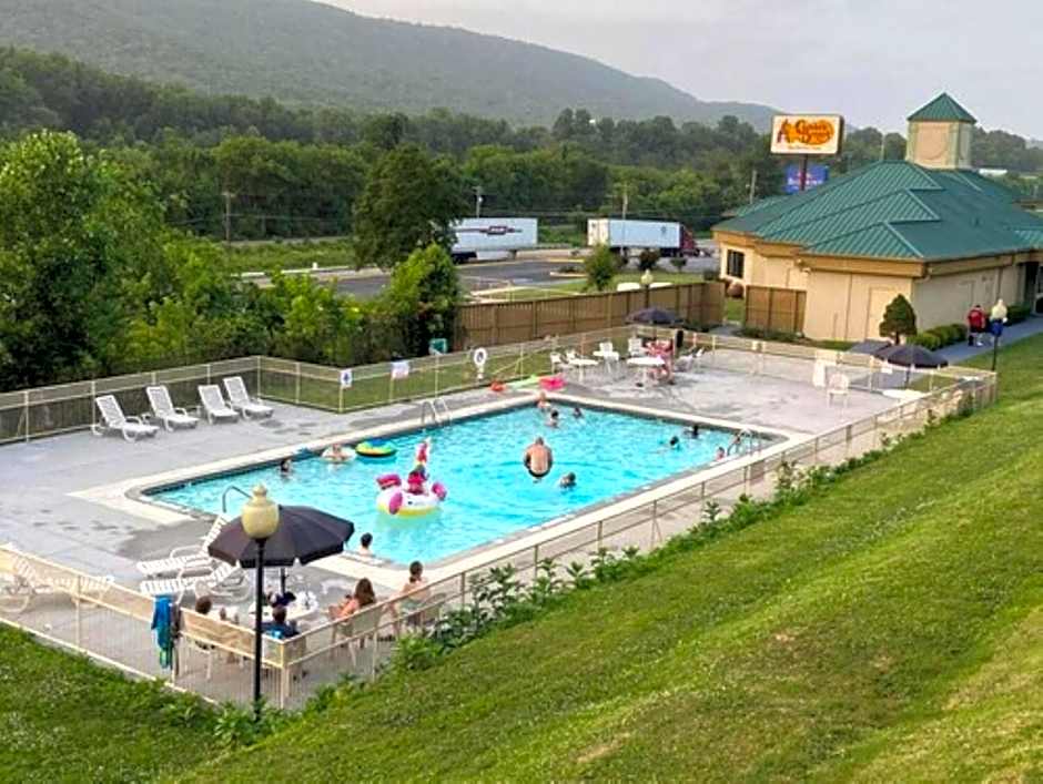 OYO Hotel Harriman near I-40