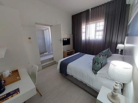 Standard - Queen Room