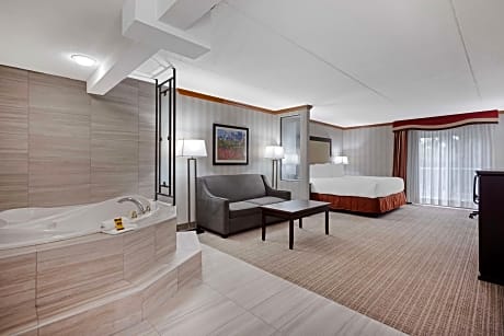 King Suite with Spa Bath - Non-Smoking