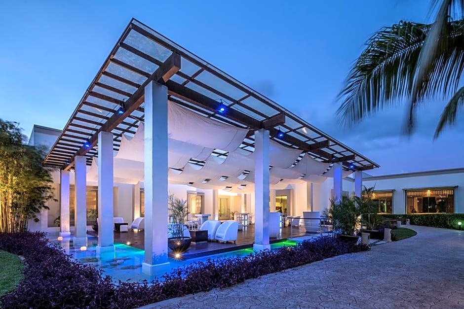 Blue Bay Grand Esmeralda - All Inclusive