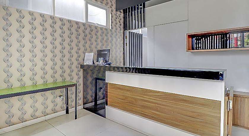 Collection O Cihampelas Near Ciwalk Formerly Regia Cihampelas