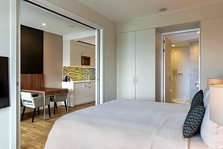 One Bedroom Suite with 1 Kingsize Bed