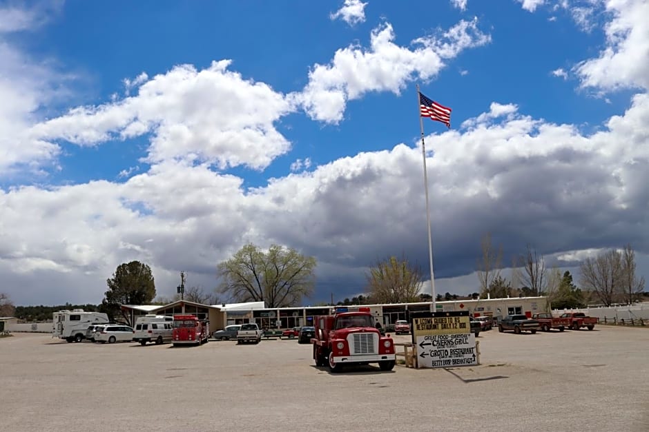 Grand Canyon Caverns Inn