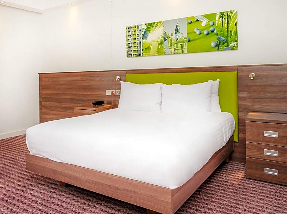 Photo 1 of 5 of 1 Queen Bed, Accessible