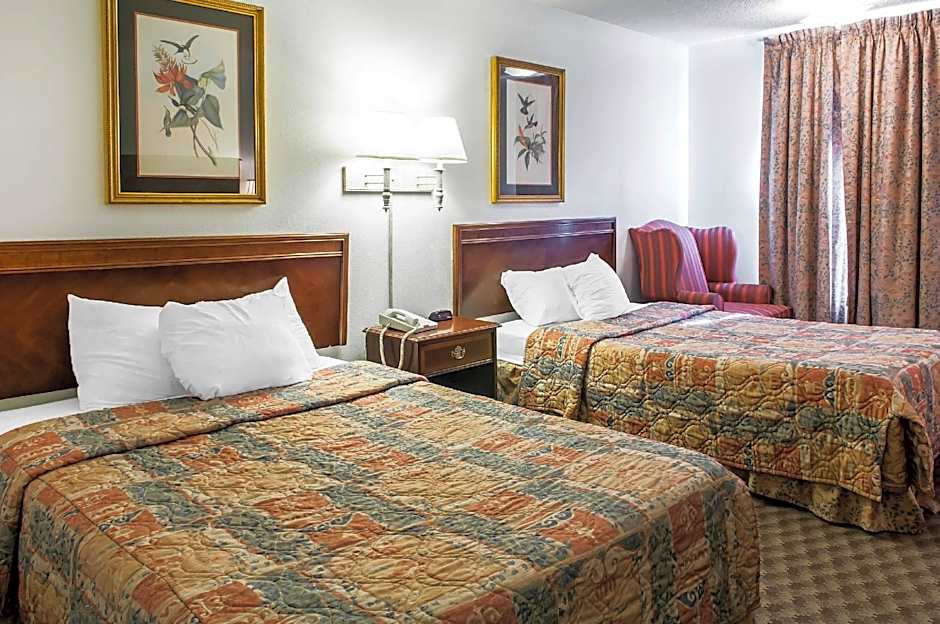 Econo Lodge Eagle Nest