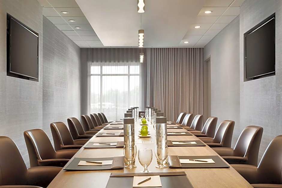 Embassy Suites By Hilton Dallas - Dfw Airport North At Outdoor World