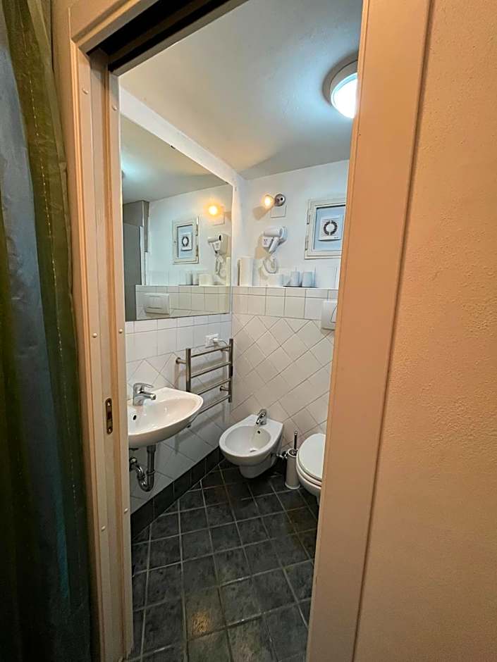 All' Ombra del Portico