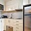 Deluxe Private Apartment and Studio - Ocean Views