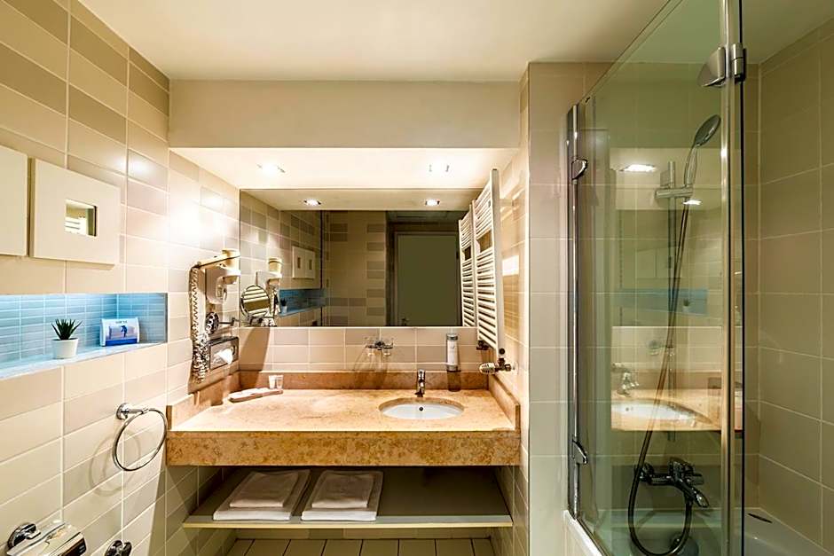 Atrium Fashion Hotel