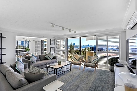 Superior Three-Bedroom Apartment (5 Night Min)