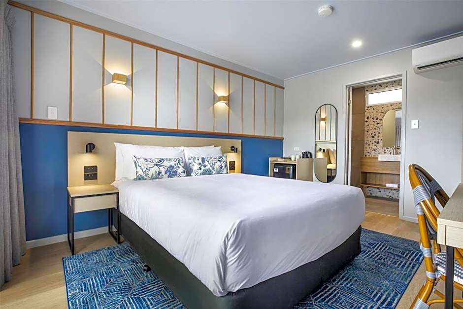 Nightcap at Queens Beach Hotel