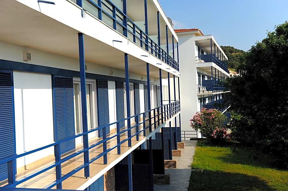 Delfinia Hotel & Bungalows