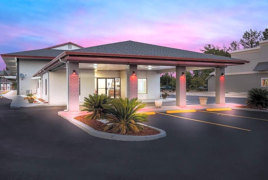 Red Roof Inn & Suites Thomasville