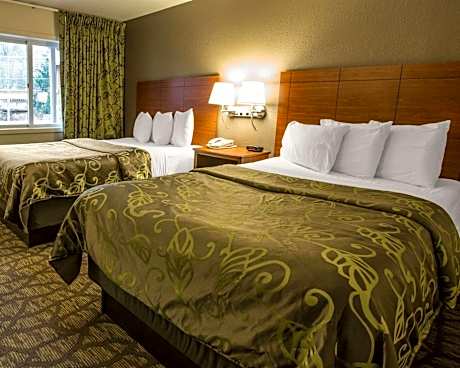 2 Double Beds, Nonsmoking, Upgrade