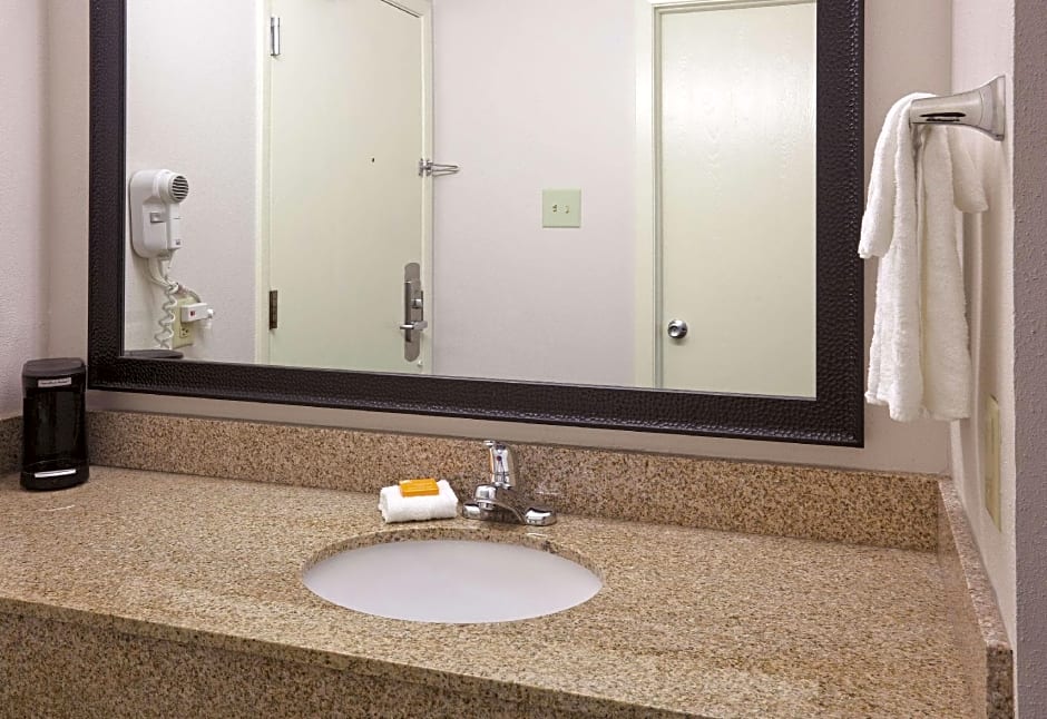 La Quinta Inn & Suites by Wyndham Sheboygan