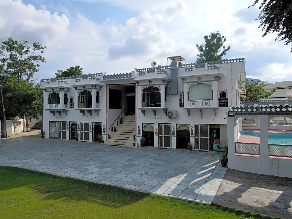 Devendragarh - A Boutique Lake Facing Guest House On Lake Fateh Sagar